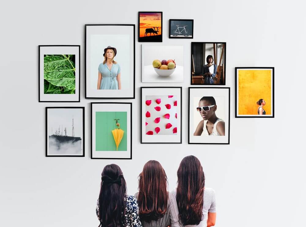 Picture Frames Wall Mockup