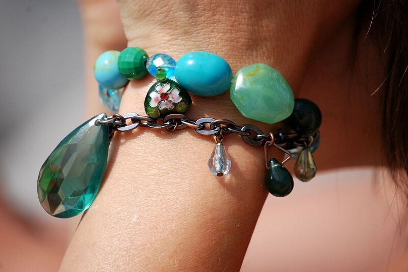 Want To Spice Up Your Look? These 5 Wrist Jewelry Will Help!