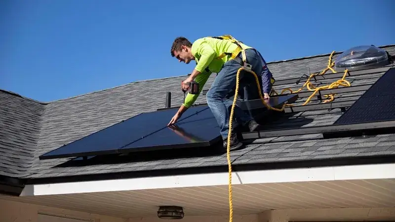 The Long-Term Benefits of Professional Solar Panel Roofing Installation: Why Quality Matters Professional Solar Installations and the Impact on Warranty and Maintenance Costs